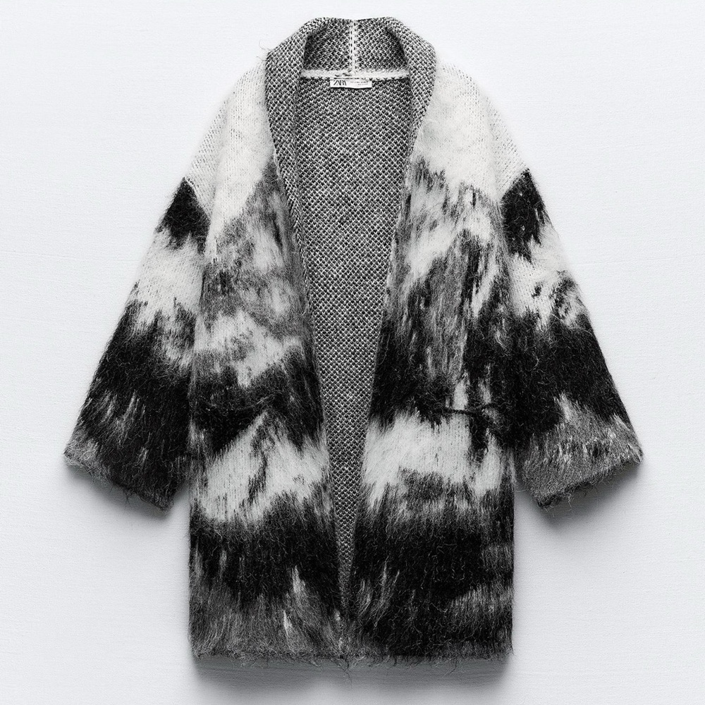 Zara Black and Gray Patterned Coat